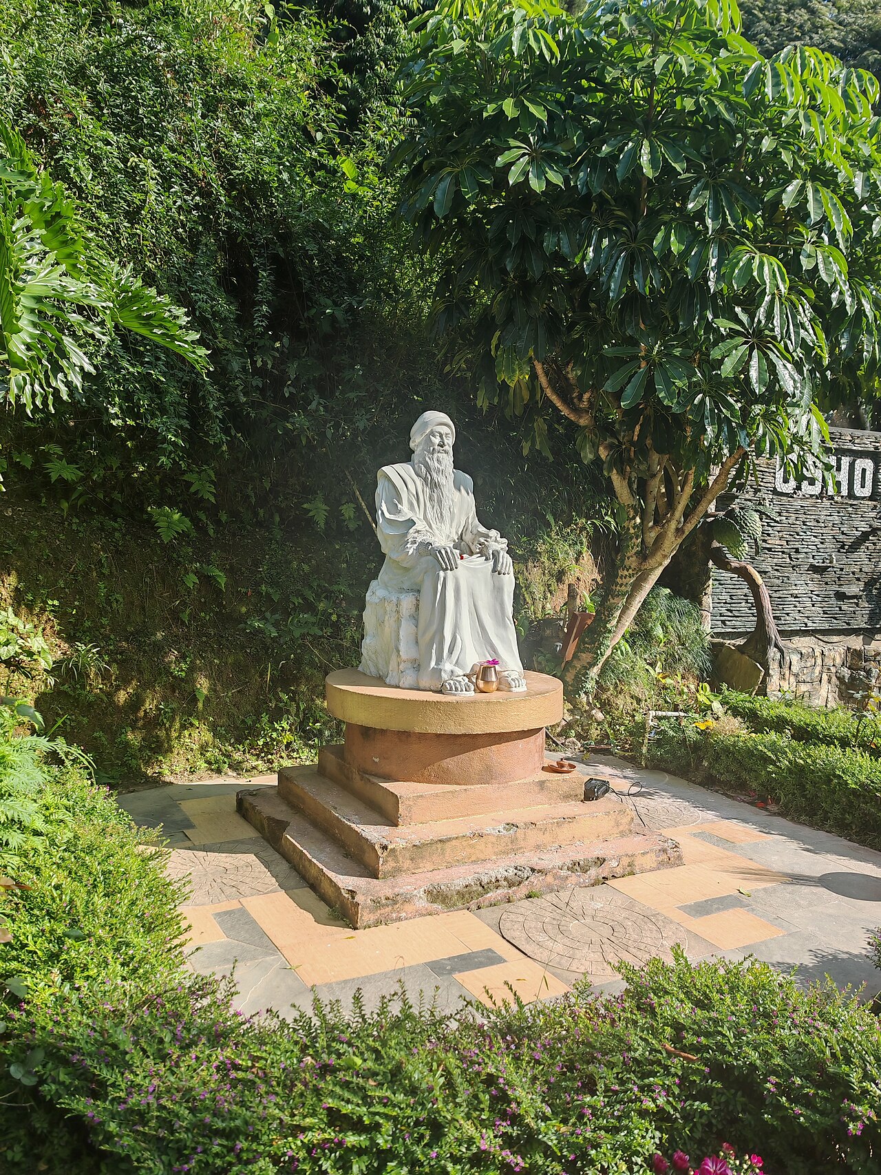 Memorial Statue at Osho Tapoban